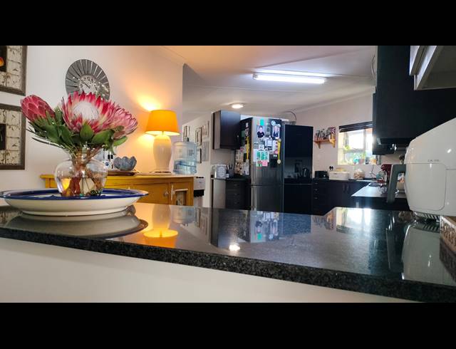 5 BEDROOM HOUSE FOR SALE IN FRAAIUITSIG